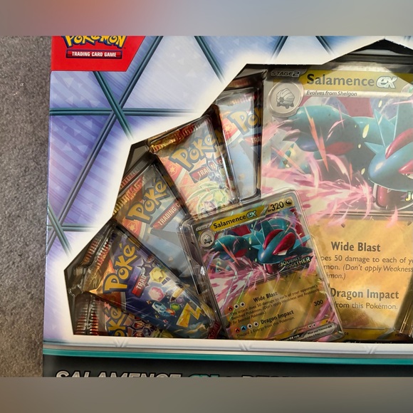 Pokemon Salamence EX and Reshiram EX Premium Collection Box - Picture 3 of 4